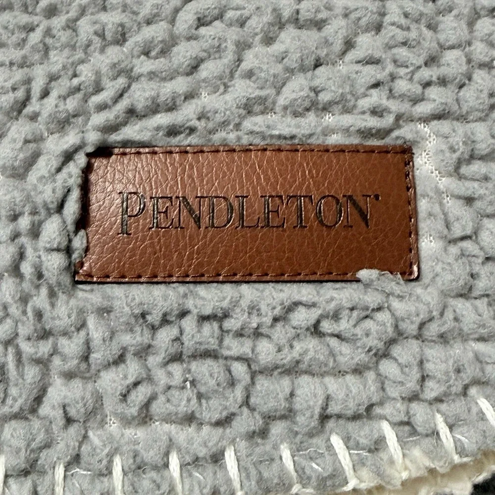 Pendleton Sherpa Throw‎ Blanket Gray Aztec Southwestern 49x72